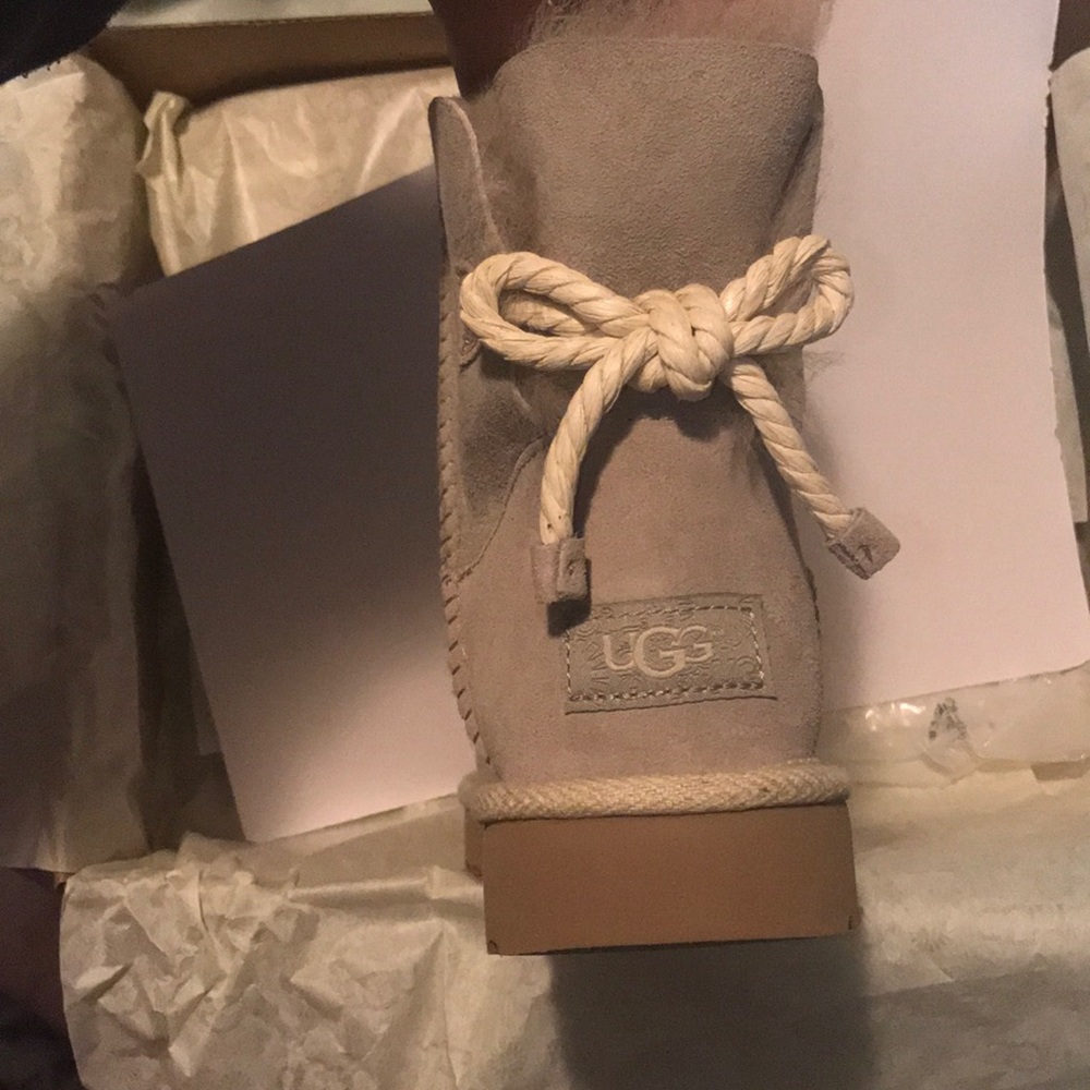 *SOLD SOLD SOLD NWT UGG BOOTS!! Gift quality! - Picture 2 of 5